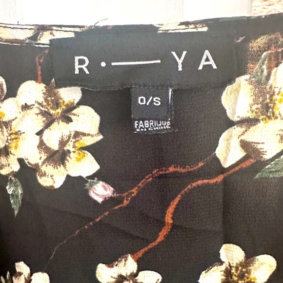 R.-YA Kimono-style Long Sleeve Duster. Gorgeous White Floral Print on Black. OS. - Picture 6 of 7